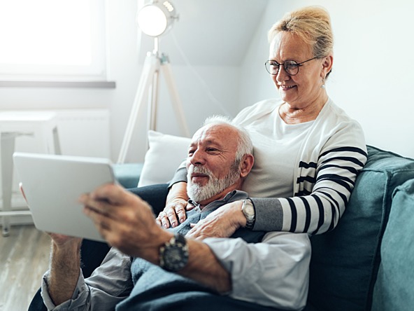 Older couple technology_Crop